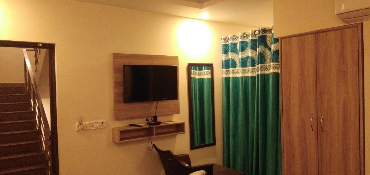 Airport Hotel Golden Bliss Near Delhi Airport Nueva Delhi Exterior foto